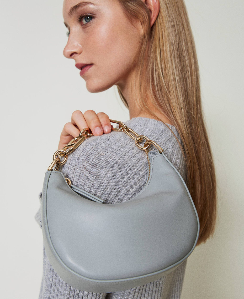 Tasche „Mini Croissant“ mit „Oval T“-Schließe Mittelgrau Frau 242TB7220_00804_S0