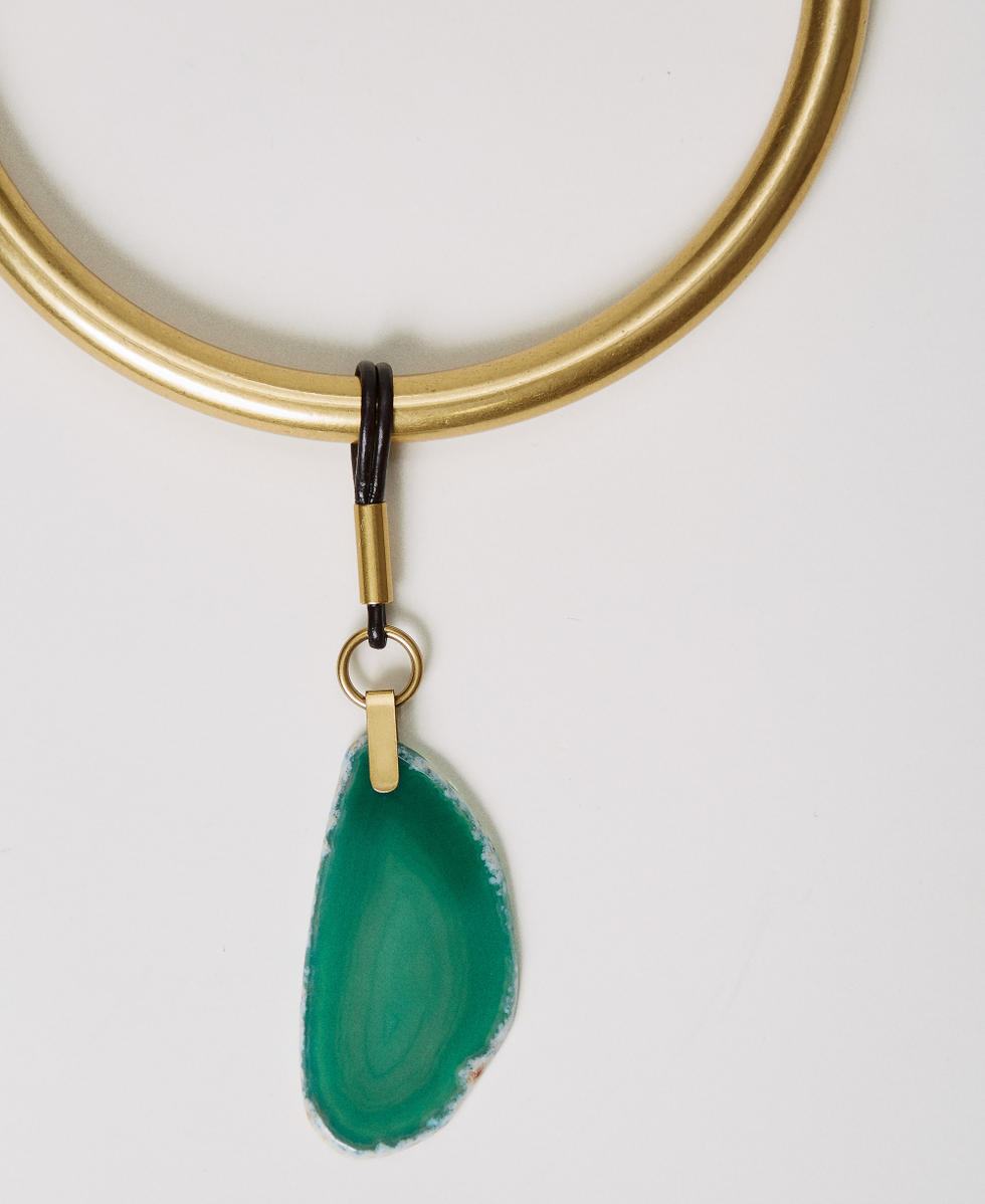 Halsnahe Kette mit Stein