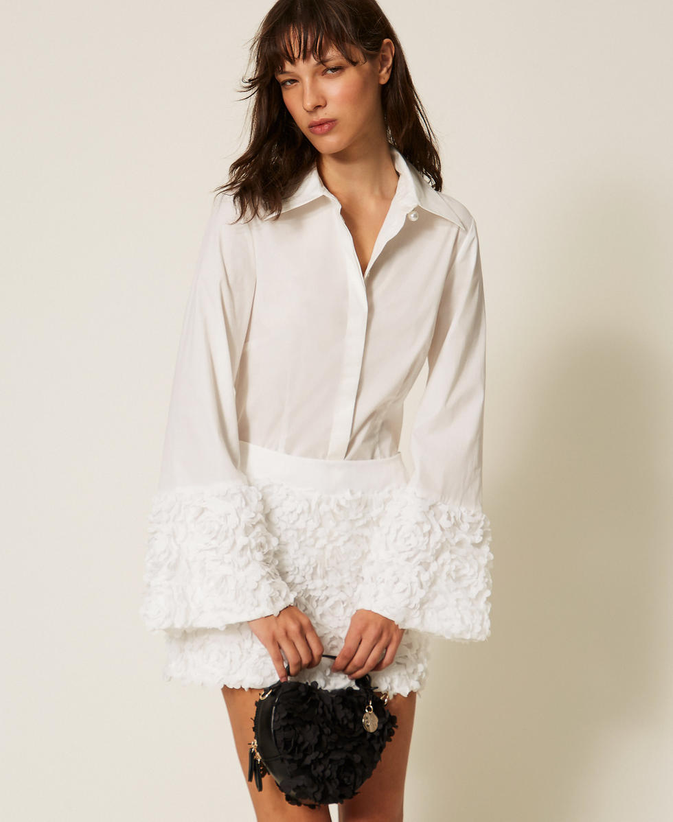 Heart-shaped shoulder bag with flowers