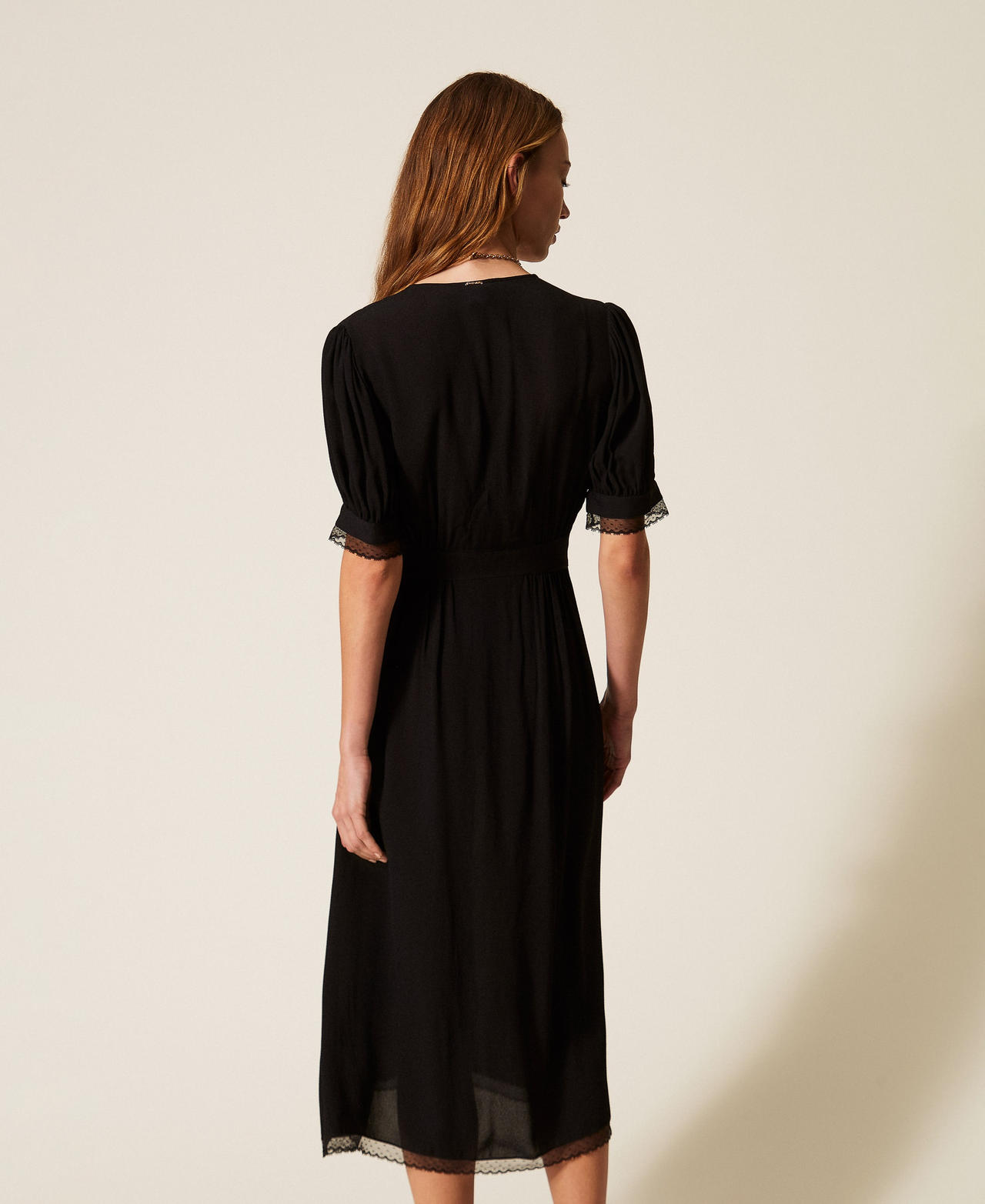 Langes Kleid aus Cr&ecirc;pe Schwarz Frau 261TT2071_00006_03