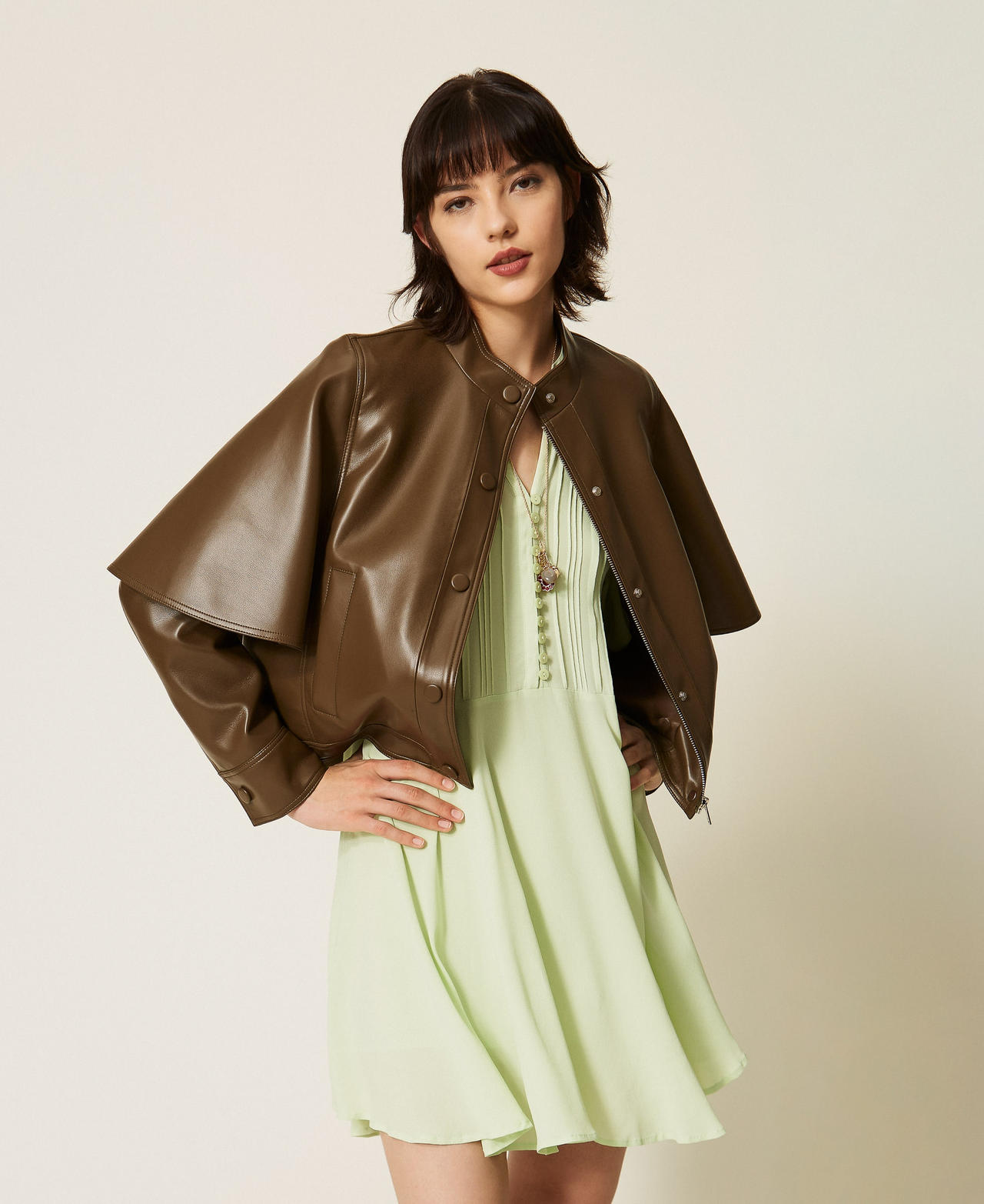 Blouson cape effet cuir