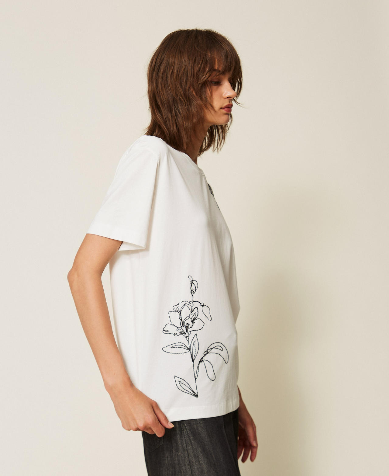 Actitude By Twinset Women's Off White Black Heart Embroidery T-Shirt With Floral Embroideries
