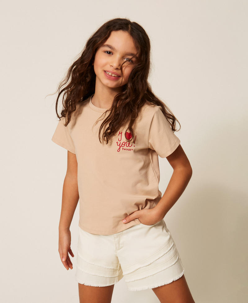 Camiseta regular con bordado Bicolor Beige &laquo;Safari&raquo; / Rojo &laquo;Magenta&raquo; Ni&ntilde;a 261GJ2251_13379_02