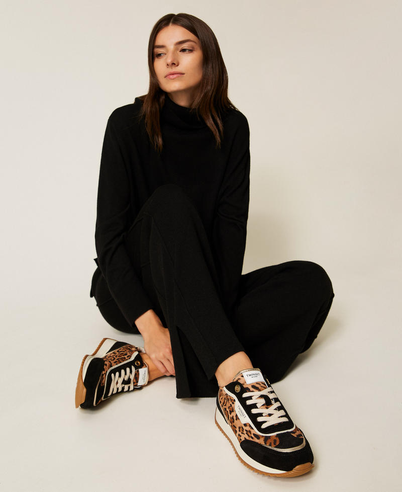 Zapatillas de piel con detalles en contraste Estampado Leopard Mujer 252TCP028_12624_T0