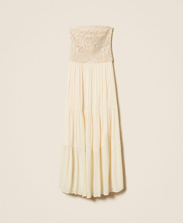 Vestido largo de ganchillo y muselina