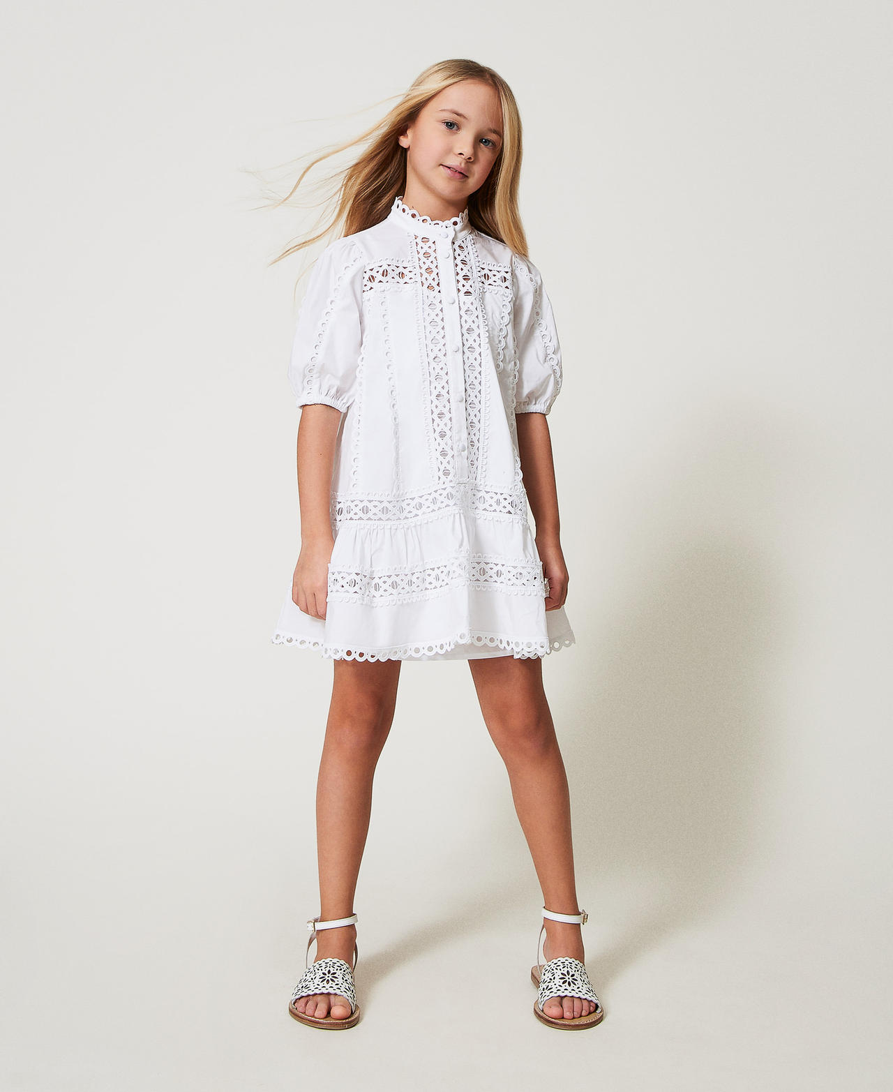 Kurzes Kleid aus Popeline mit Stickerei "Ice"-Weiß Mädchen 251GJ2410_00808_02