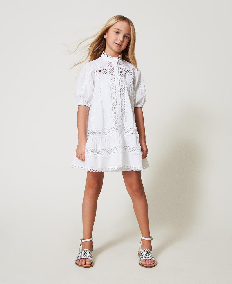 Kurzes Kleid aus Popeline mit Stickerei "Ice"-Weiß Mädchen 251GJ2410_00808_02