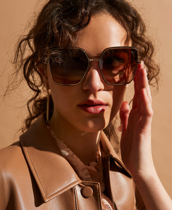 Square-shaped metal sunglasses