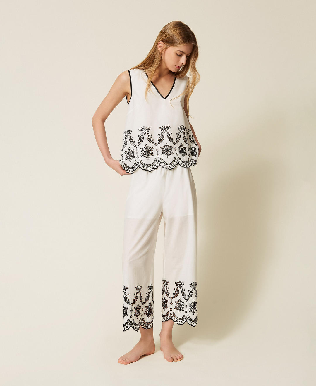 Pyjama court avec broderie