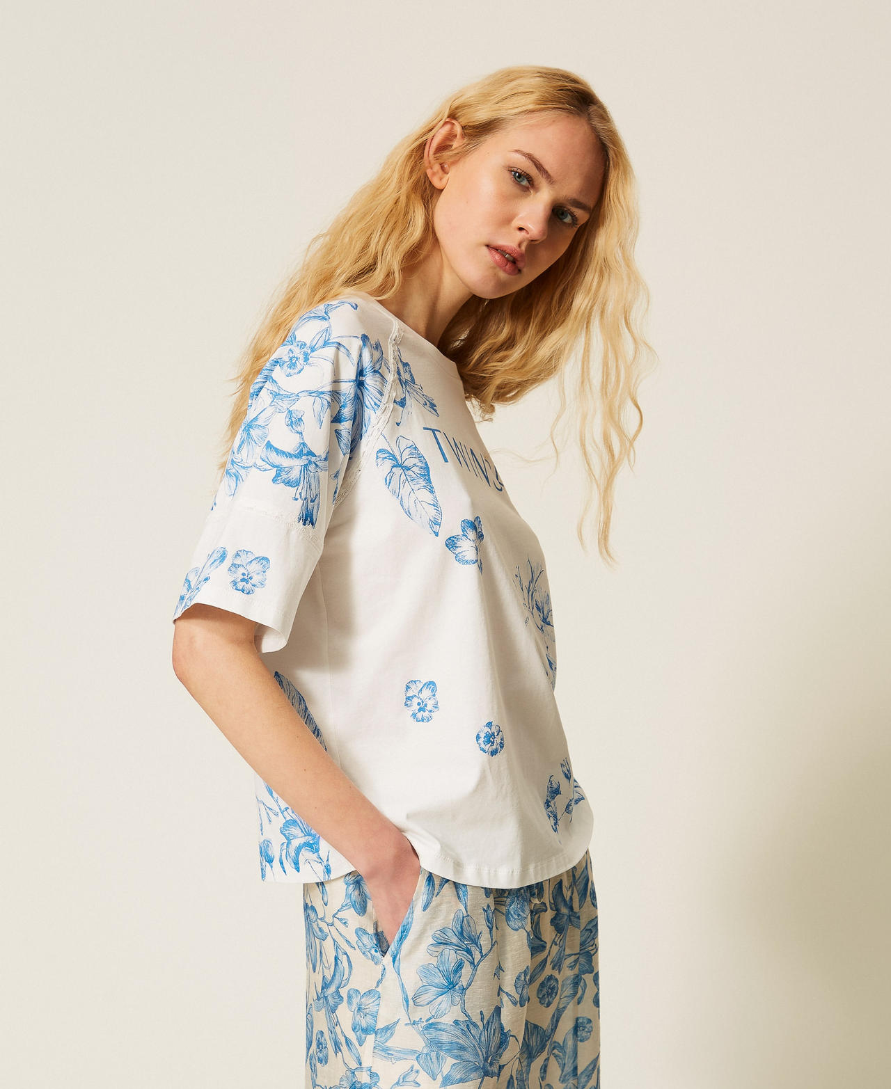 T-shirt floral avec logo Imprim&eacute; Toile de Jouy Blanc Cass&eacute;/Bleu M&eacute;diterran&eacute;e Femme 261LM2SDD_13465_02