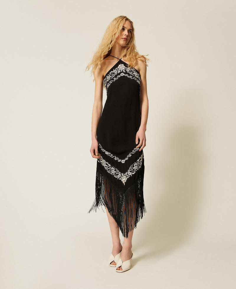 Langes Kleid mit floraler Stickerei Zweifarbig Schwarz / Perlmuttwei&szlig; Frau 261TT2411_06571_01