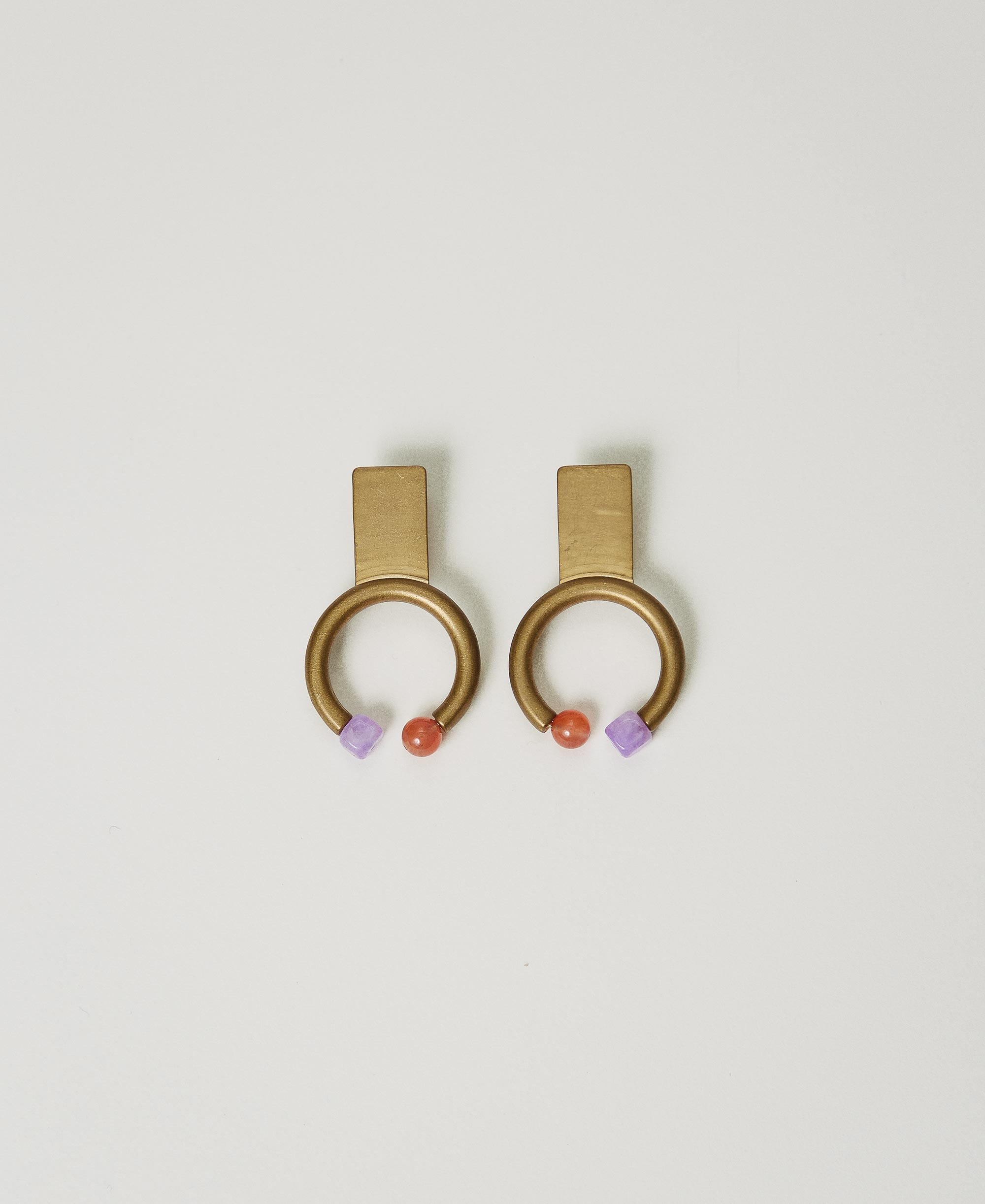 Earring with circle and stones