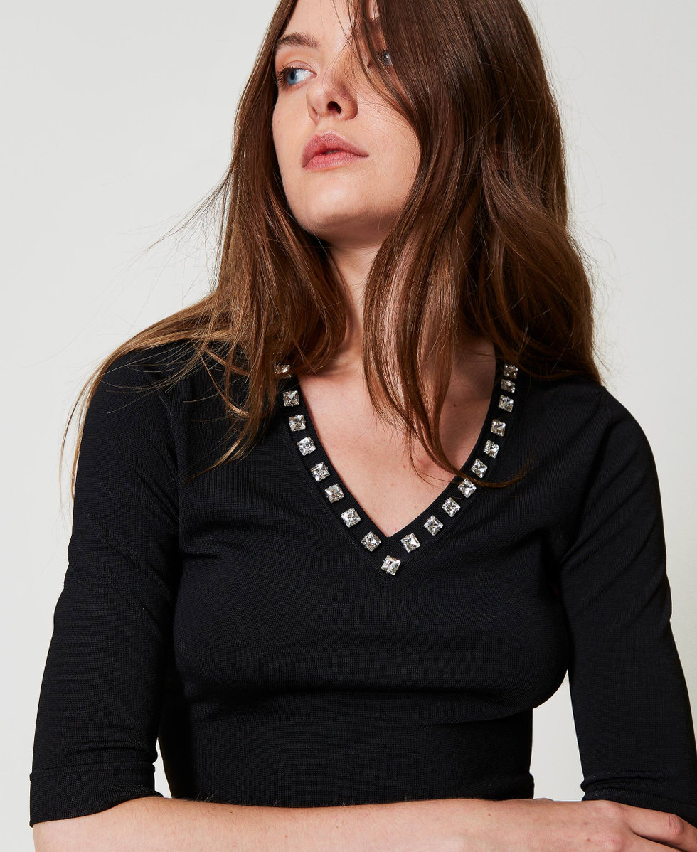 Fitted jumper with rhinestones