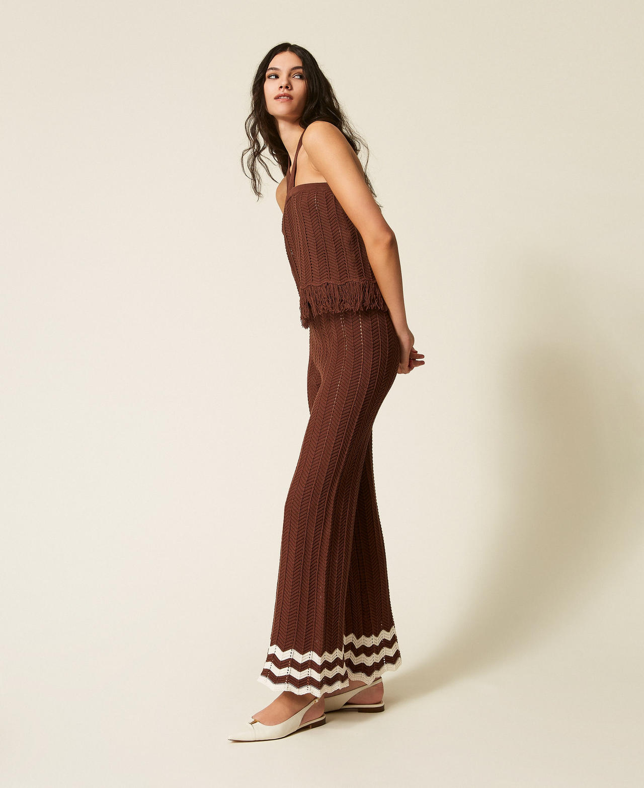 Strickhose mit Zackenmuster und Fransen Zweifarbig Chocolate Lab/Milk Frau 261AP3062_13363_02