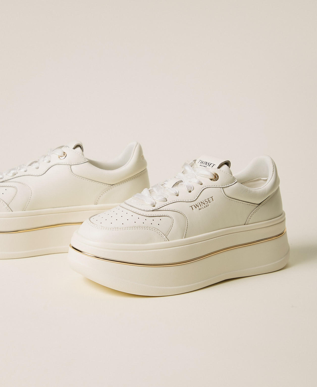 Flatform leather trainers White Woman 261TCP01G_00001_02