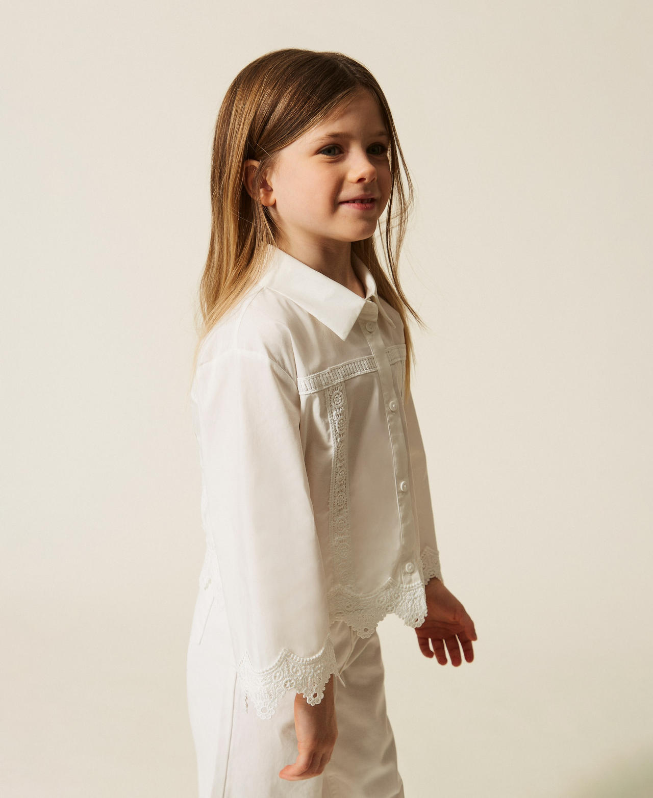 Baby-Hemdbluse aus Popeline mit Spitze Mattwei&szlig; M&auml;dchen 261GB2020_00526_02
