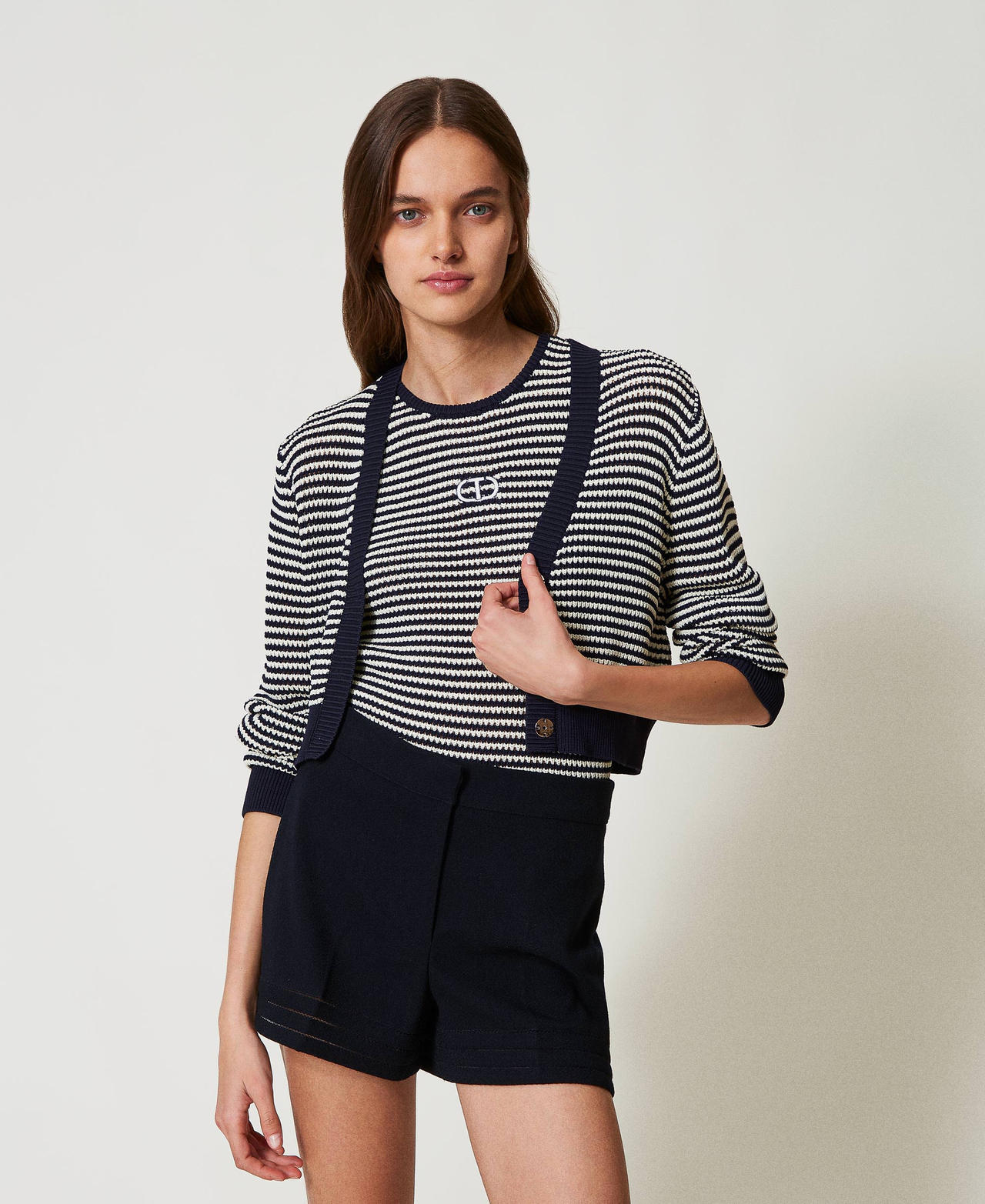 Cardigan e top in maglia a righe con Oval T Bicolor Neve / Blue Night Donna 251TP3320_12261_01