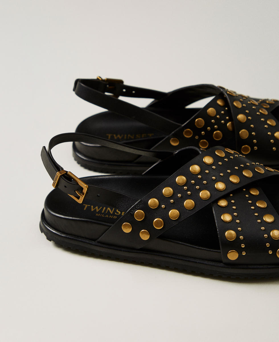 Ledersandale mit Nieten Schwarz Frau 251TGT070_00006_03