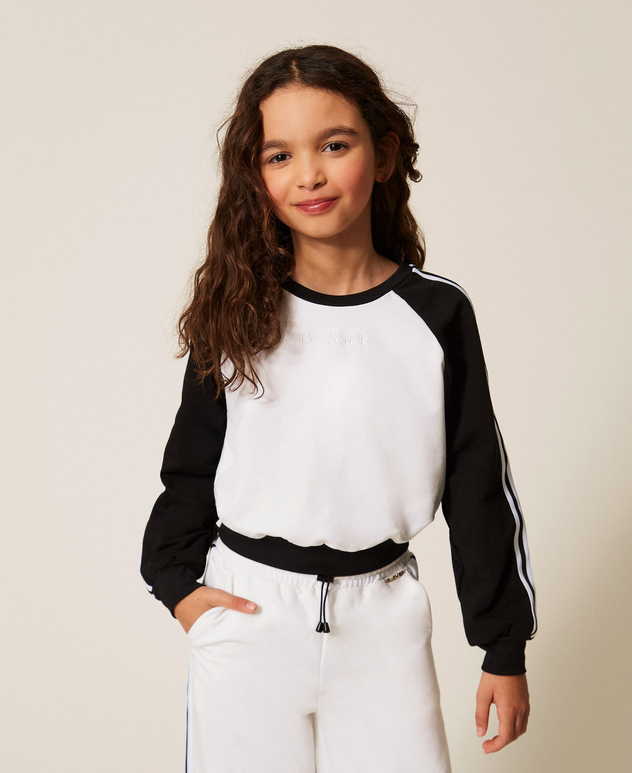 Sudadera color block con rayas Bicolor Blanco Roto / Negro Ni&ntilde;a 261GJ2230_02722_02