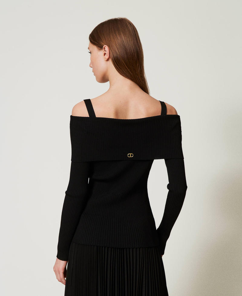 Figurbetonter Off-Shoulder-Pullover Schwarz Frau 251TP3031_00006_03