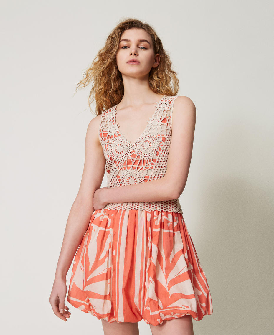 Abito corto in mussola e crochet Almond Beige / Stampa Foulard Coral Sunset Donna 251LM2CDD_12396_01