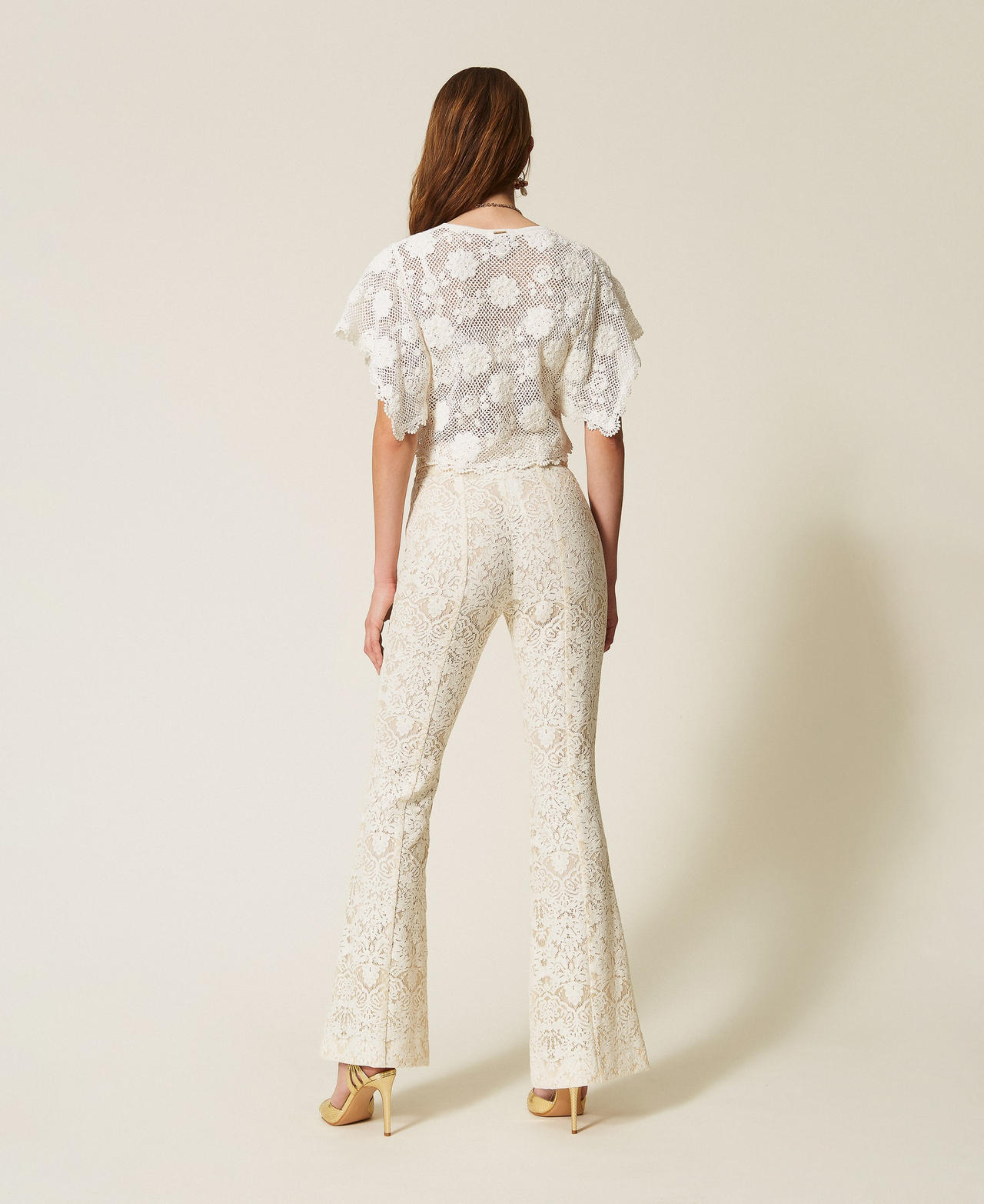 Flared-Hose aus Spitze mit G&uuml;rtel Perlmutt Frau 261TT2314_00059_03