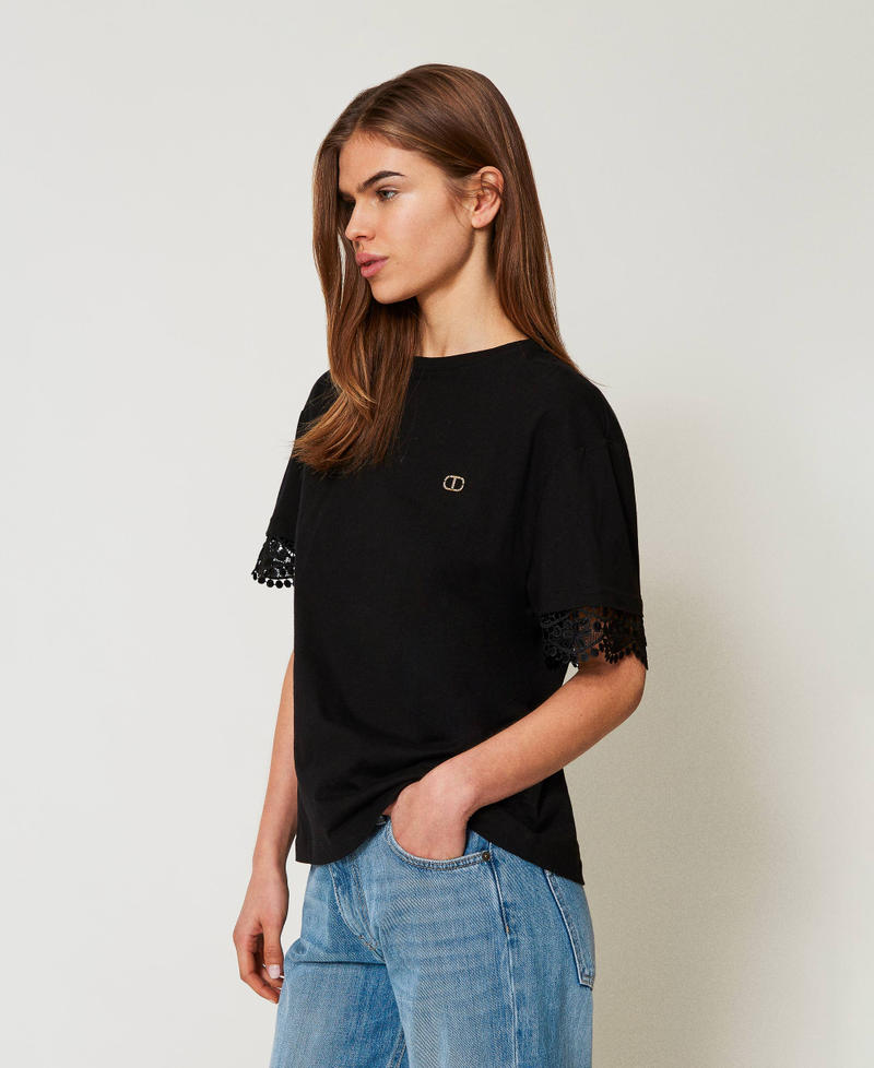 T-shirt with lace sleeves Black Woman 251TT2410_00006_02