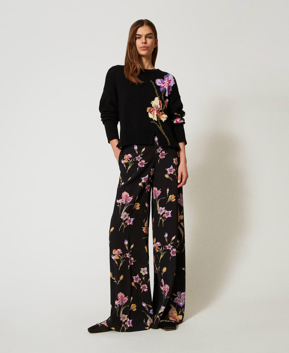 Cr&ecirc;pe de Chine floral trousers Multicolour/Black Iris Print Woman 251TP2775_12328_01