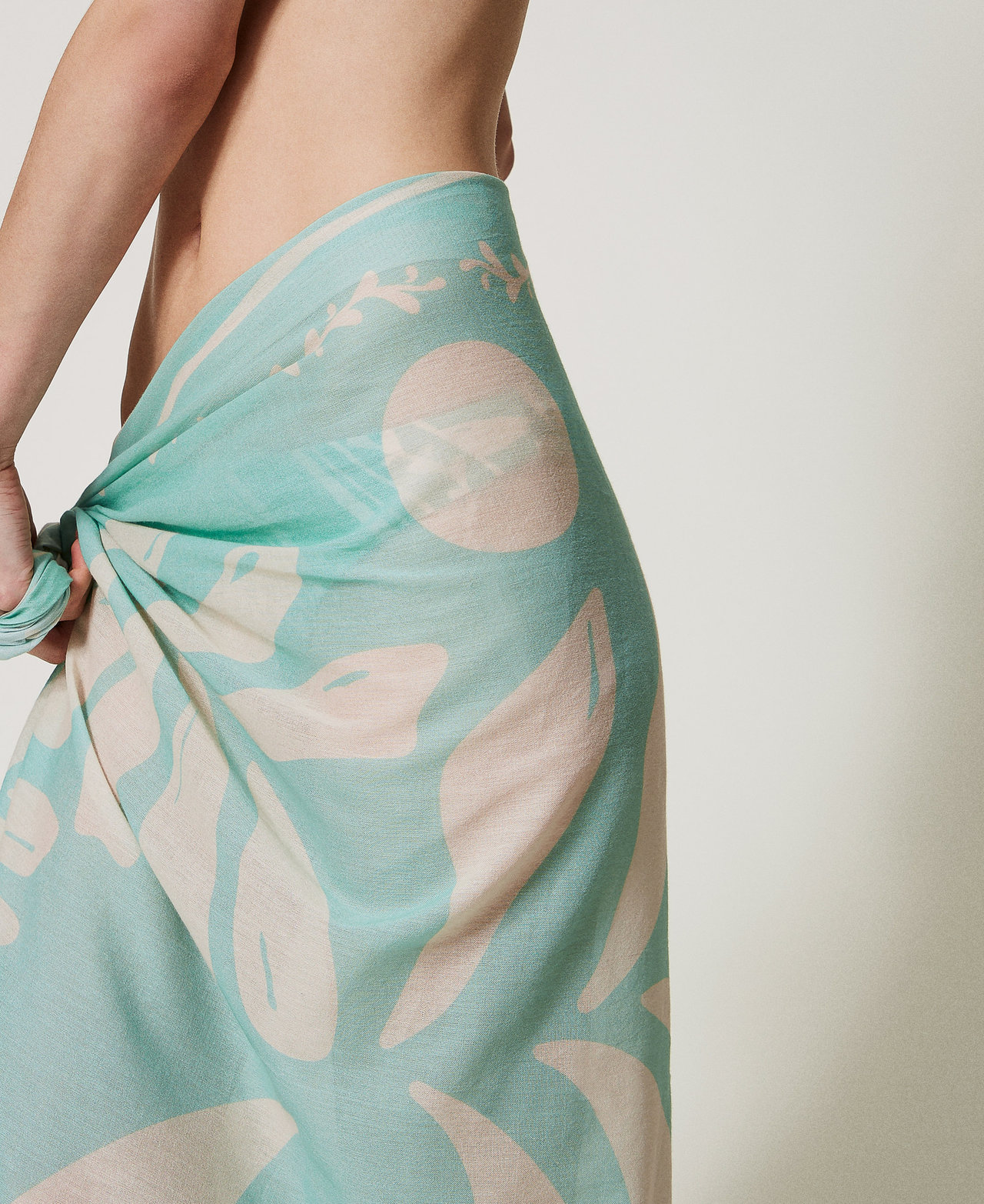 Sarong with palm print Green Marine/Almond Beige Foulard Print Woman 251LM5BEE_12382_03