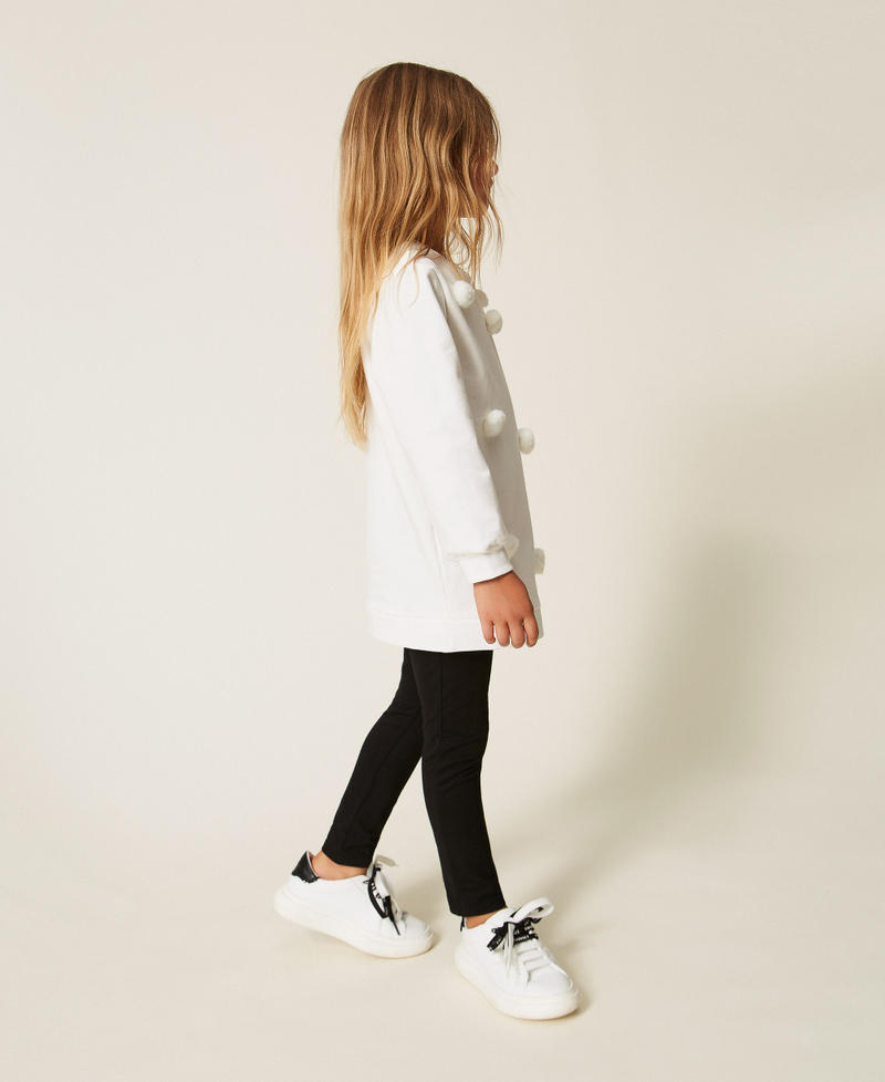 Maxi-Babysweatshirt mit Kunstpelz-Pompons Zweifarbig Schneewei&szlig; / Schwarz M&auml;dchen 262GB2031_12865_02