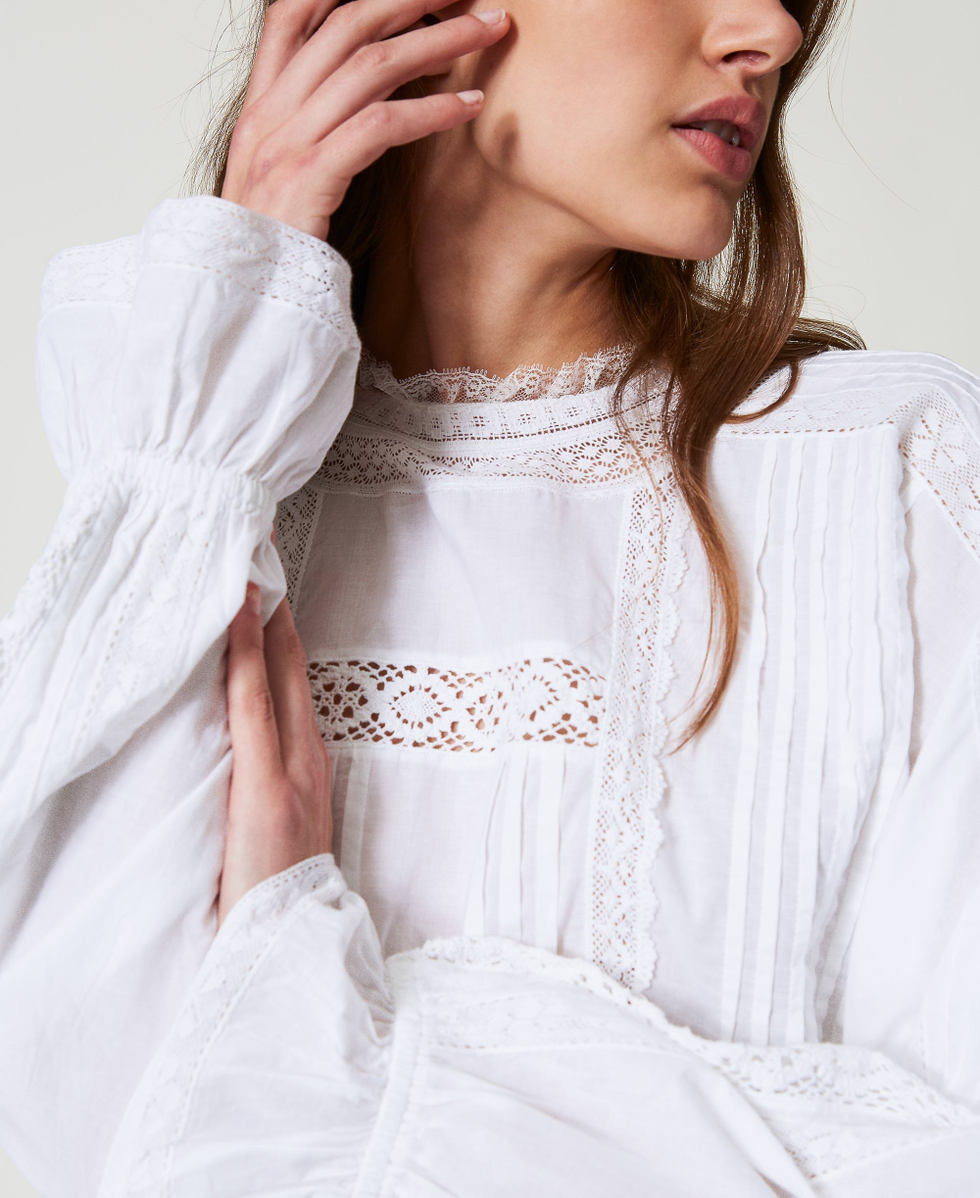 Muslin blouse with embroidery