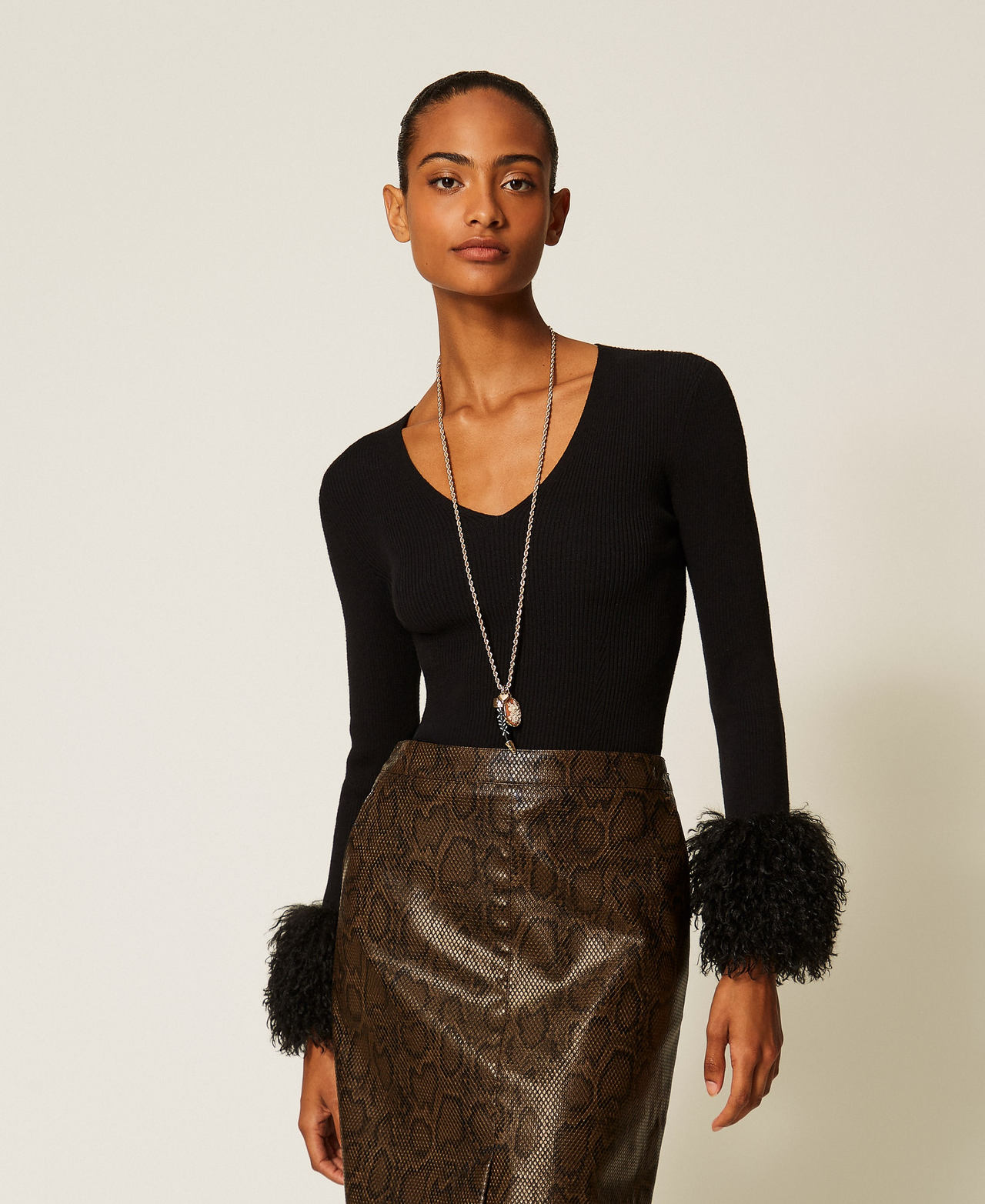 Maglia a coste con faux fur Nero Donna 262TT3261_00006_01