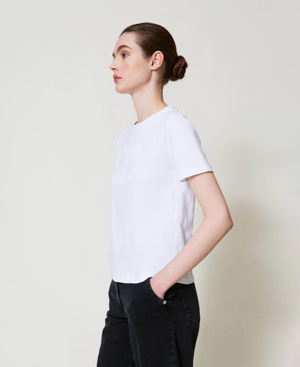 T-shirt con Oval T ricamato