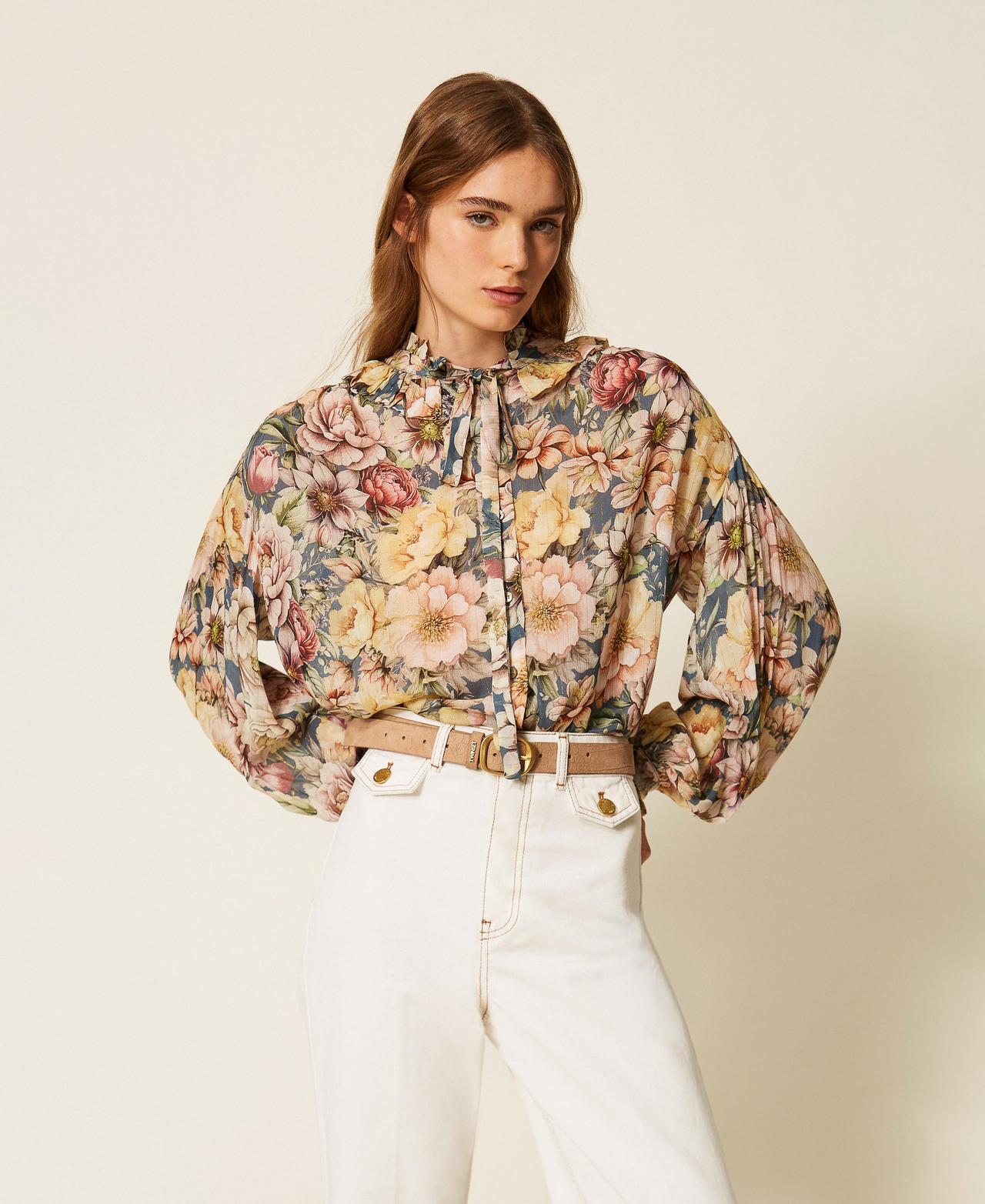 Chemise en cr&eacute;pon floral