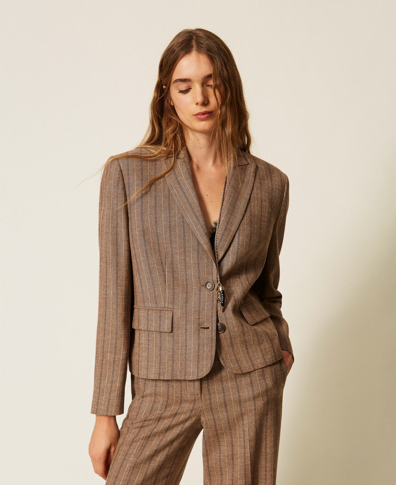 Blazer cropped en laine mélangée rayée