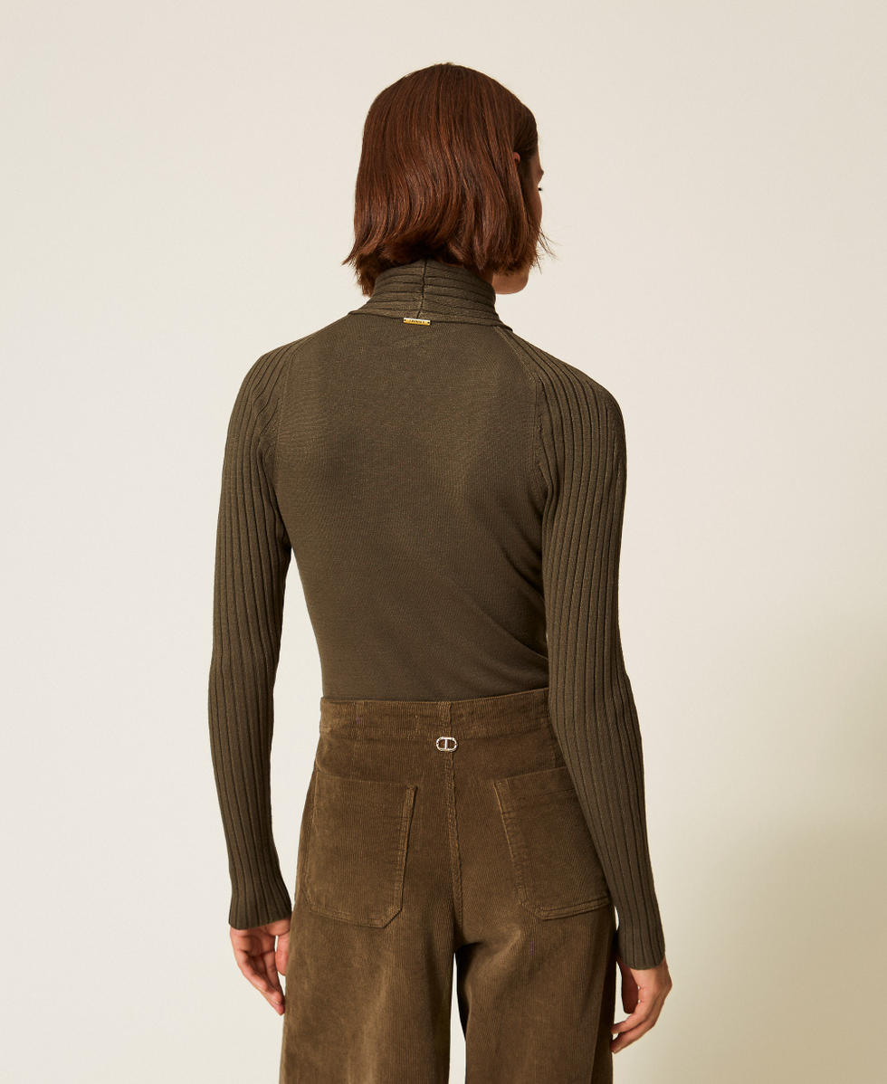 Fitted jumper with cut-out Green Olive Woman 252LI3FDD_12655_03