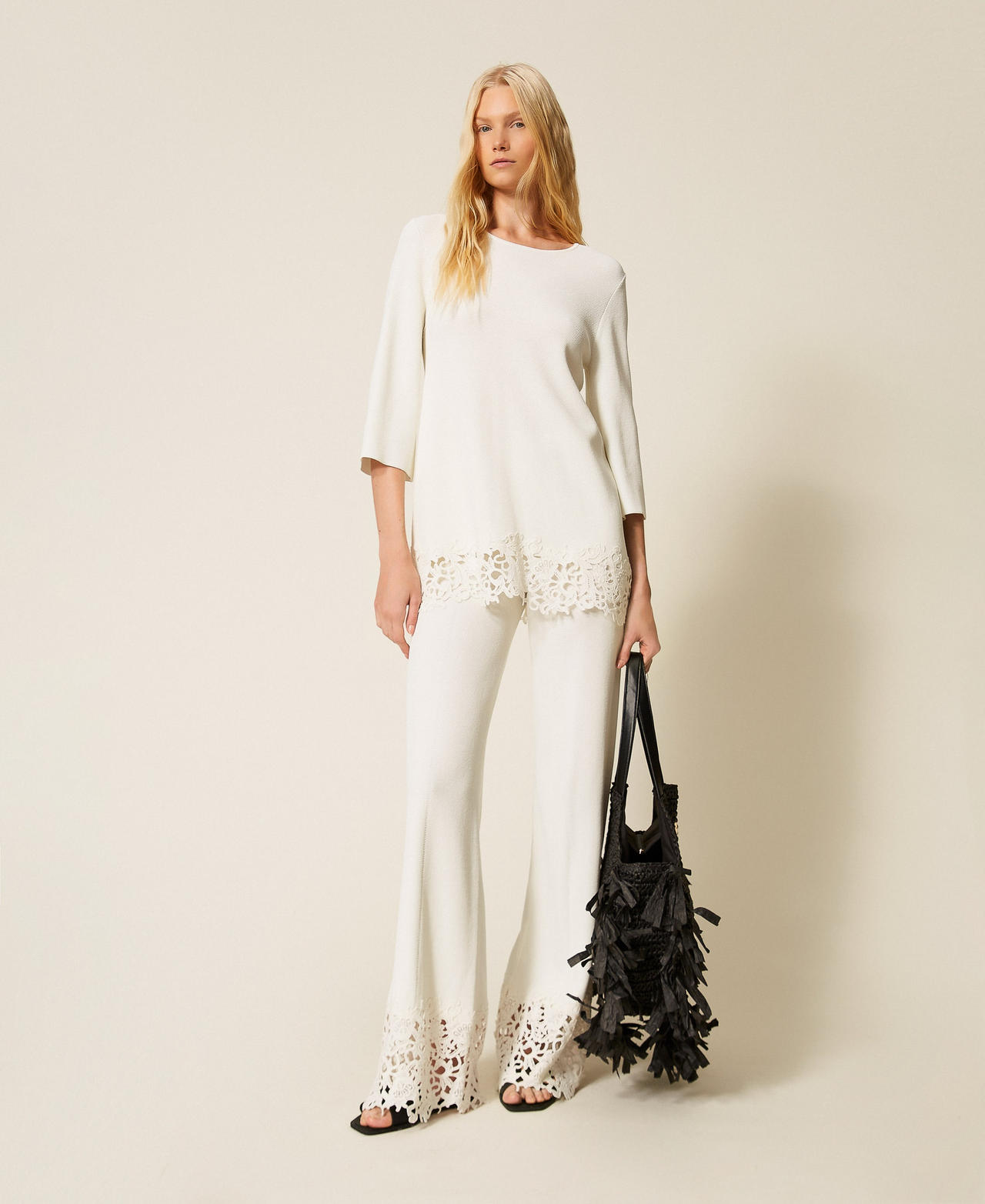 Pantalon en maille avec dentelle