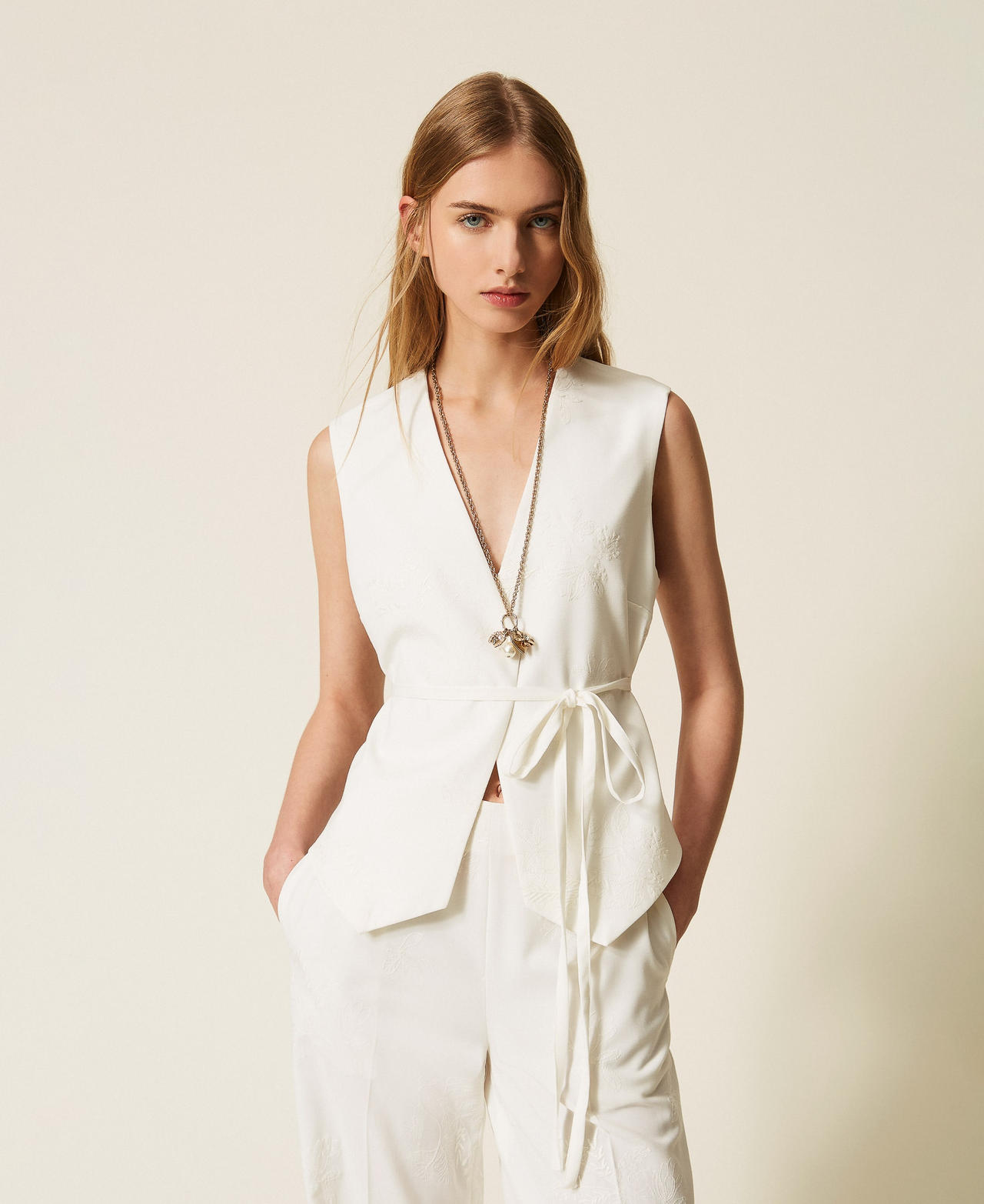 Twinset Gilet brodé avec ceinture