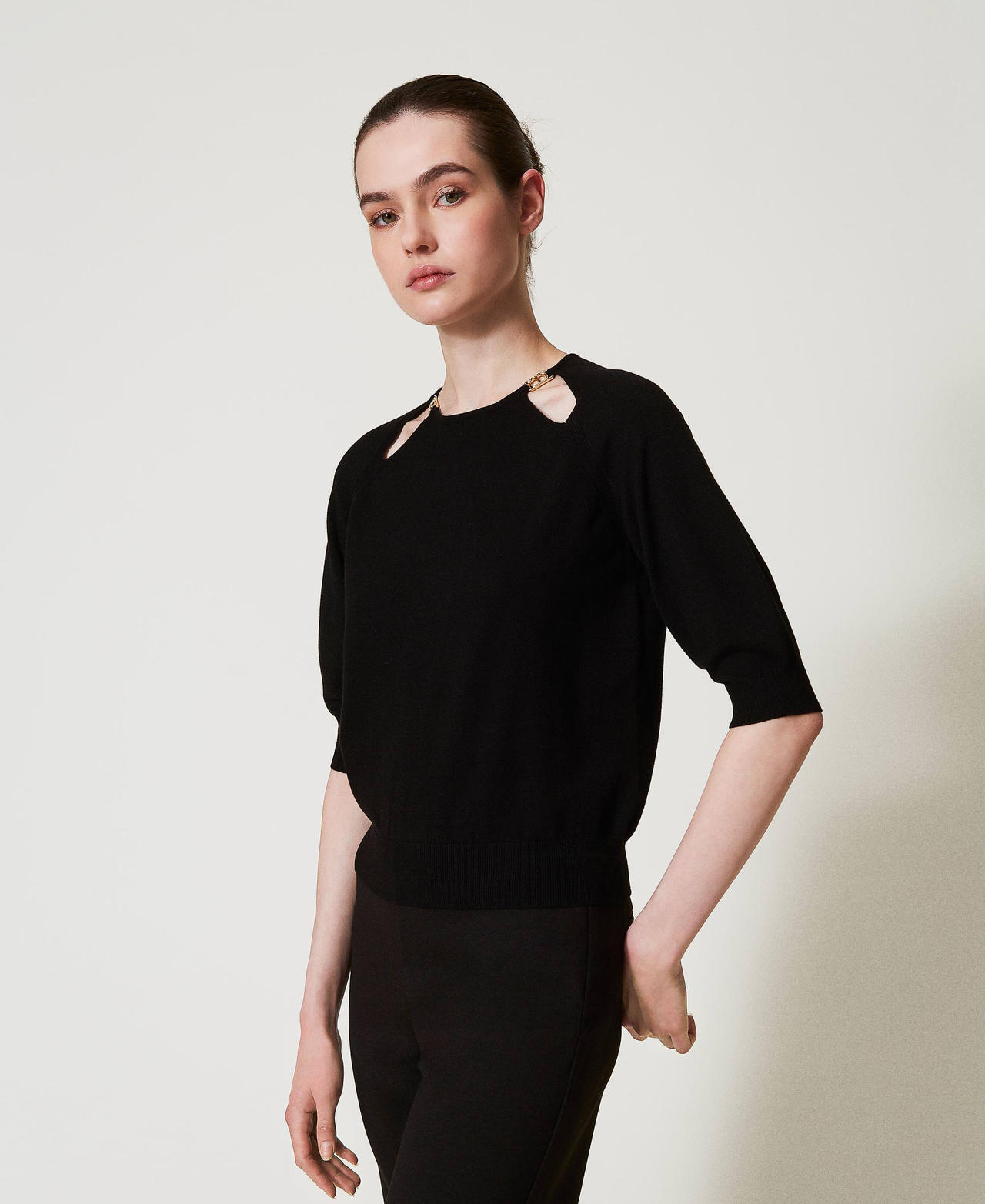 Pullover mit Cut-outs und Oval T Schwarz Frau 251TP3490_00006_02