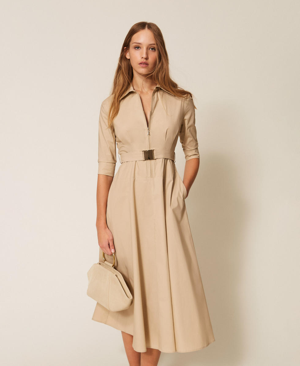 Langes Kleid aus Popeline mit G&uuml;rtel Safaribeige Frau 261AP2284_13191_01