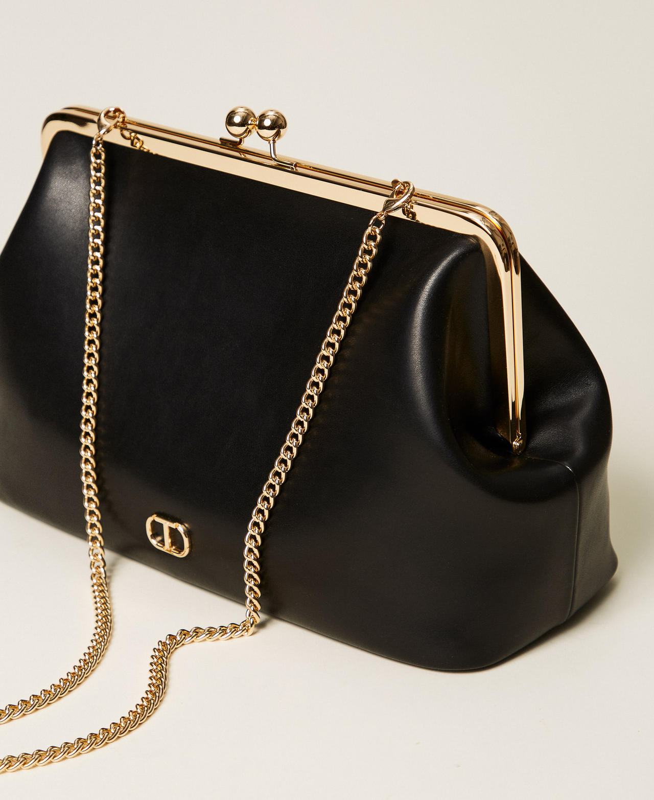 Clutch shoulder bag with Oval T Black Woman 252TD8330_00006_02