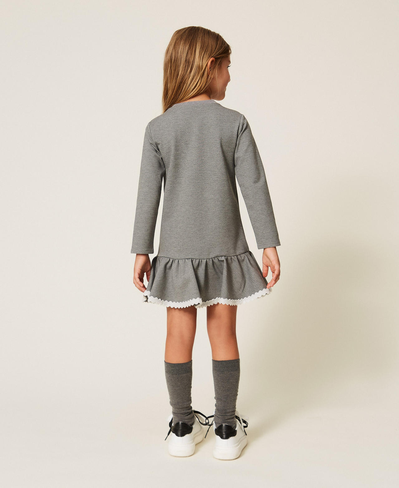 Robe courte fille avec d&eacute;tails en velours