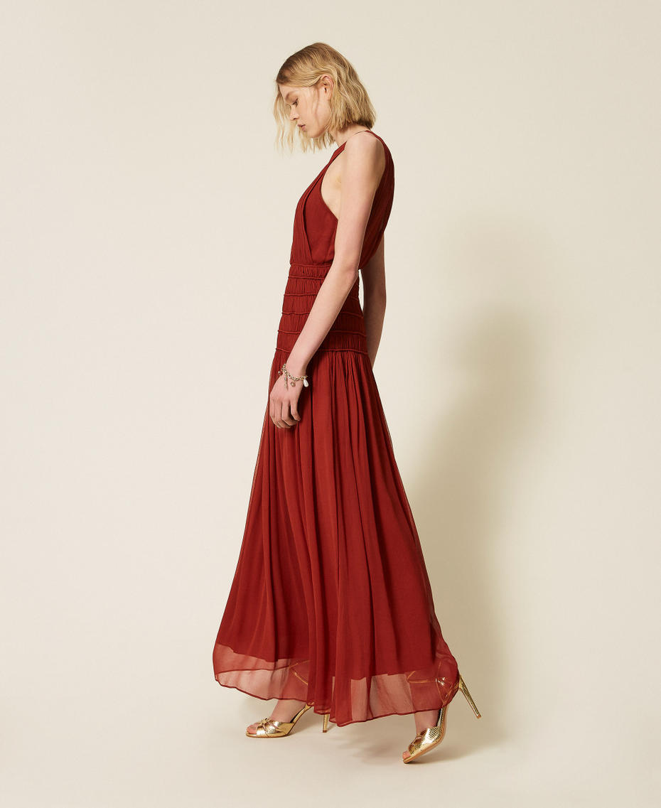 &Auml;rmelloses langes Kleid aus Krepon "Henna" Brown Frau 261TT2041_13332_02