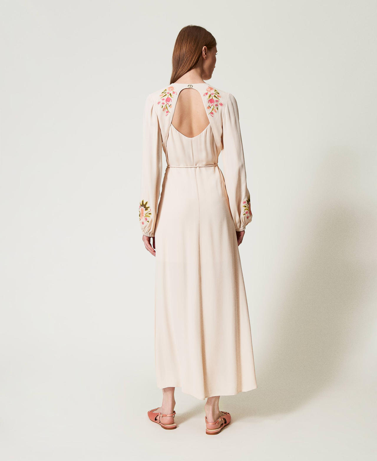 Vestido largo con bordado floral Bordado Beige / Multicolored Flowers Mujer 251TP2470_12306_03