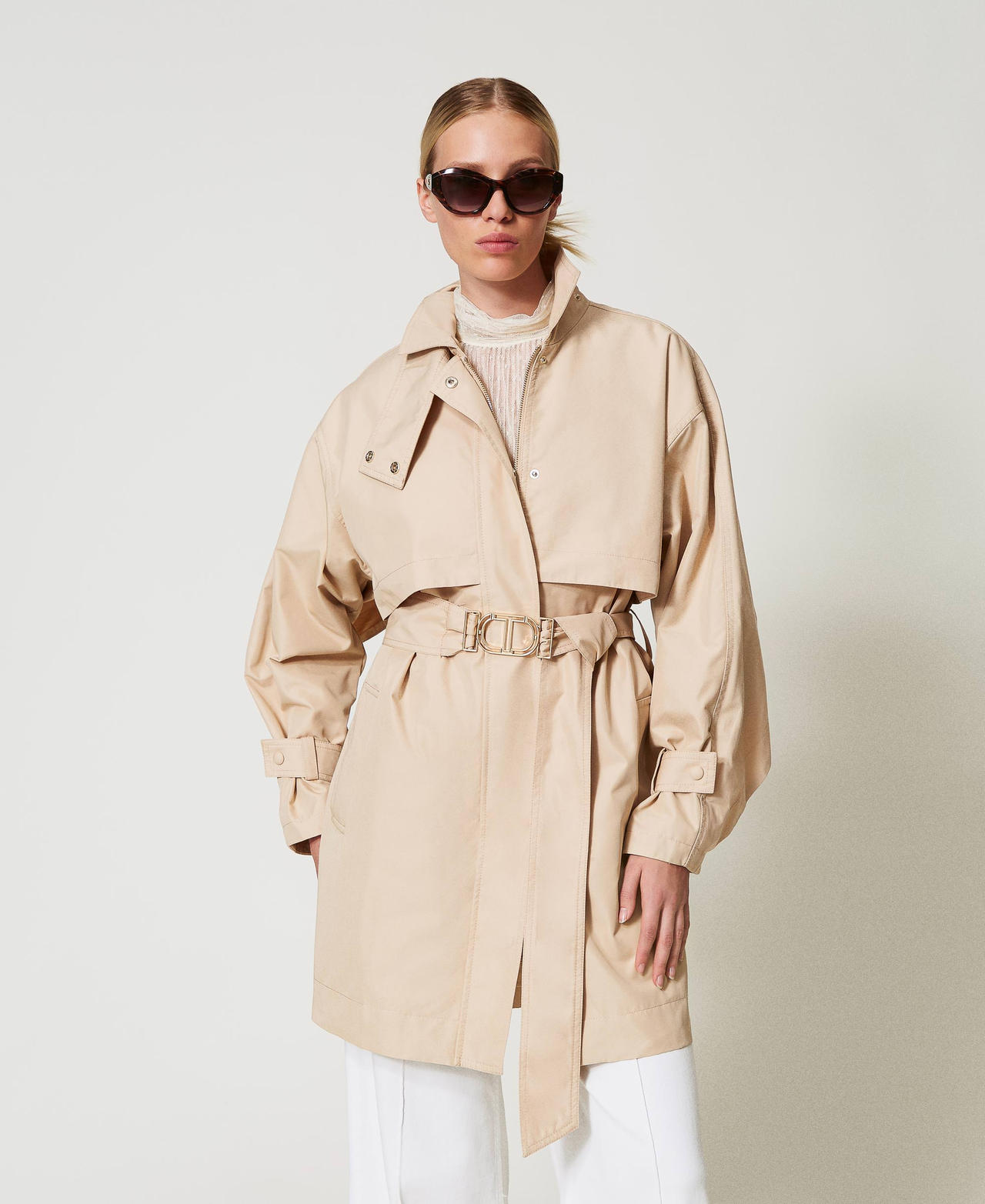 Short twill trench coat with belt Woman, Beige | TWINSET Milano