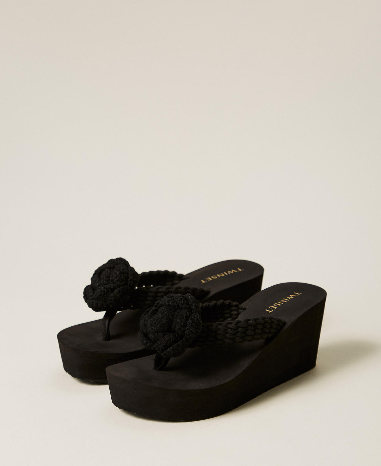 Wedge sandals with flowers Black Woman 261LMT010_00006_02
