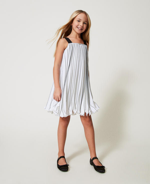 Short pleated dress with print