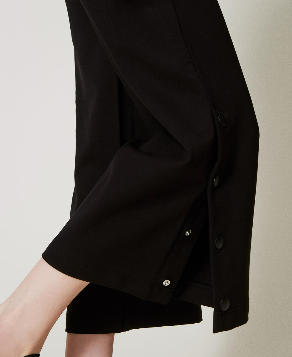 Cropped-Hose mit Schlitzen Schwarz Frau 251LL2RDD_00006_04