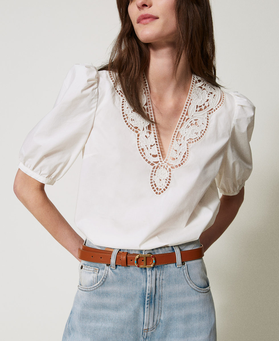 Cintur&oacute;n con hebilla Oval T con strass