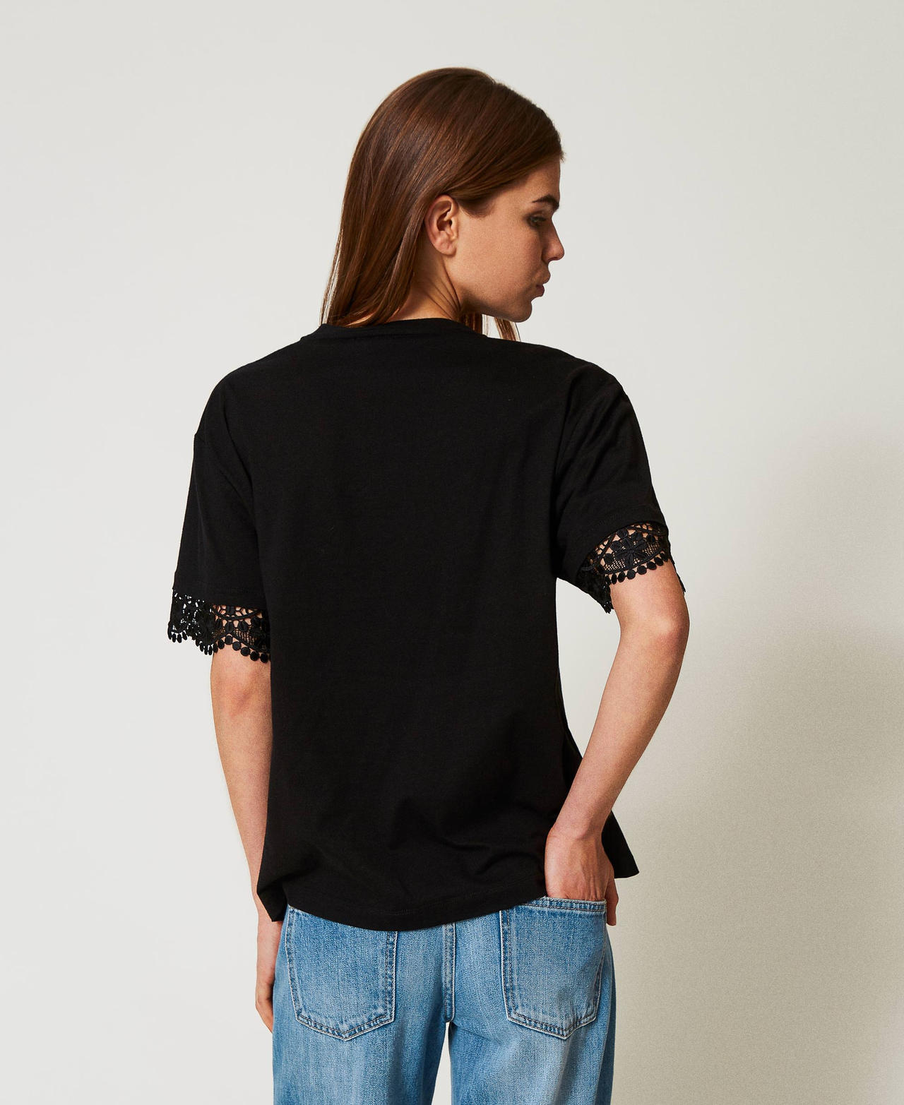 T-shirt with lace sleeves Black Woman 251TT2410_00006_03